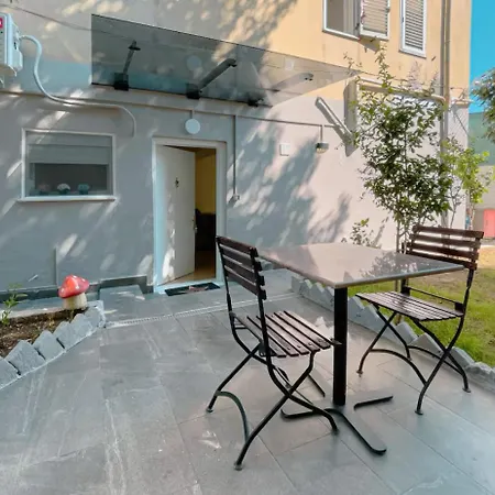 Cozy In Center 아파트 *