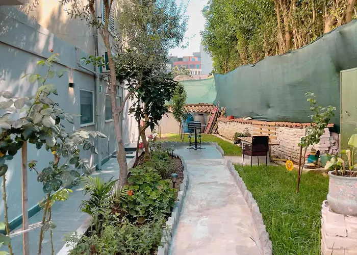 Cozy In Center * 티라나