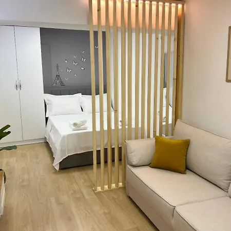Cozy In Center Apartment